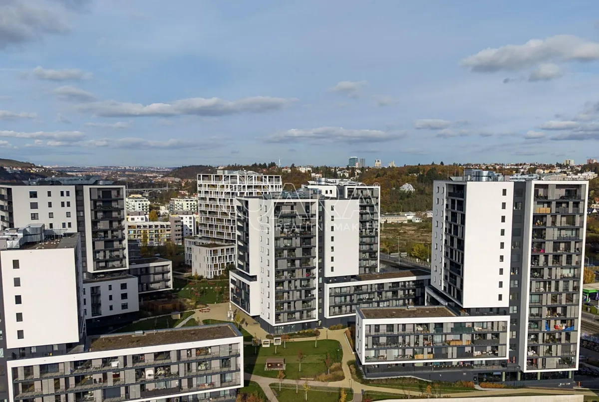 Pronájem garážového stání 13 m²